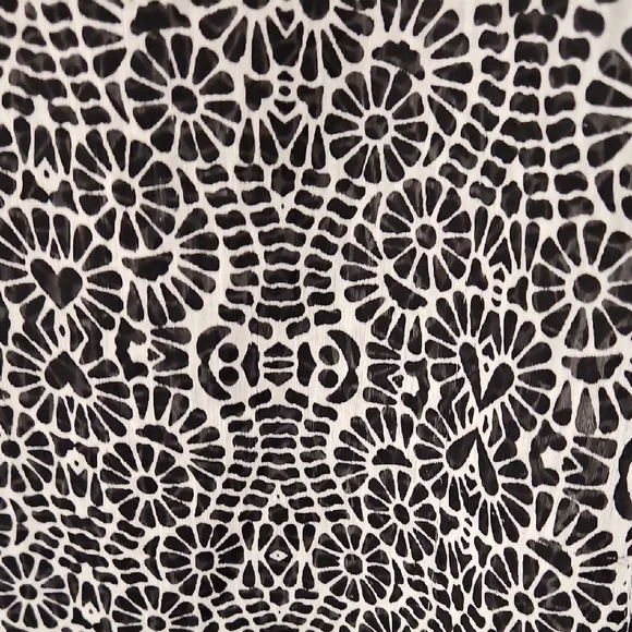 Fever Monochrome Patterned Sleeveless Top - Picture 4 of 8